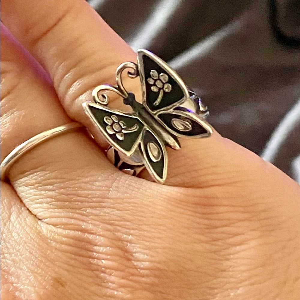 James Avery Mariposa ring in excellent condition. Size 4